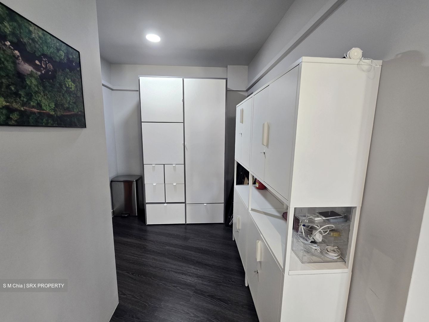 Tank Road (D9), Office #572529181